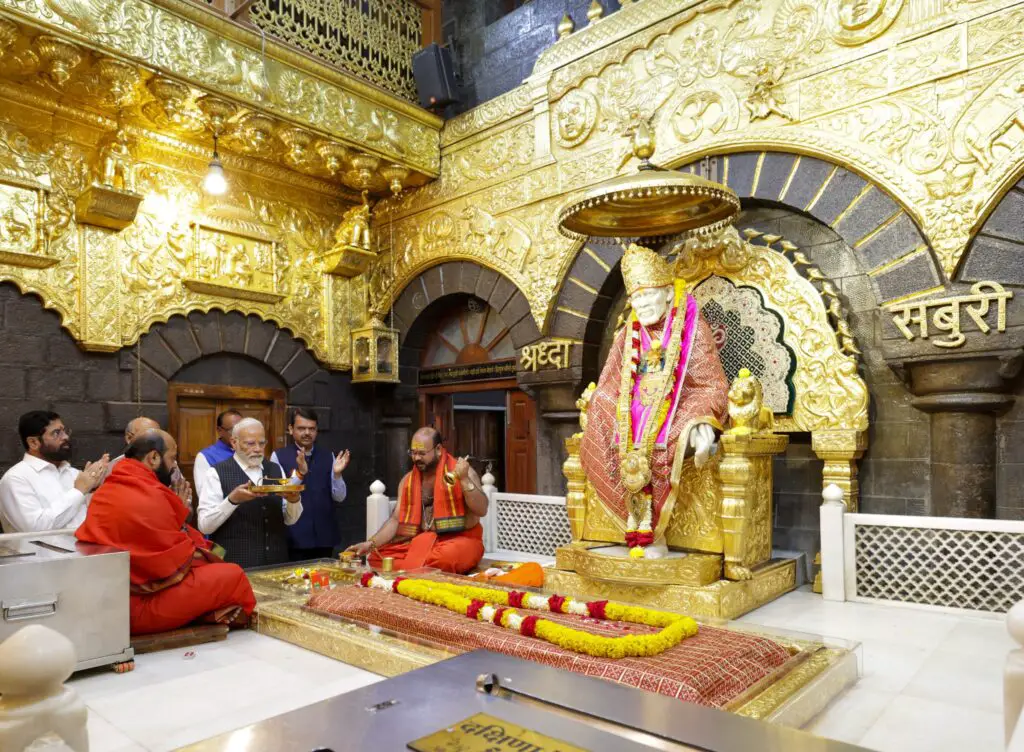 prime minister narendra modi ji ki Shirdi Sai Baba Mandir