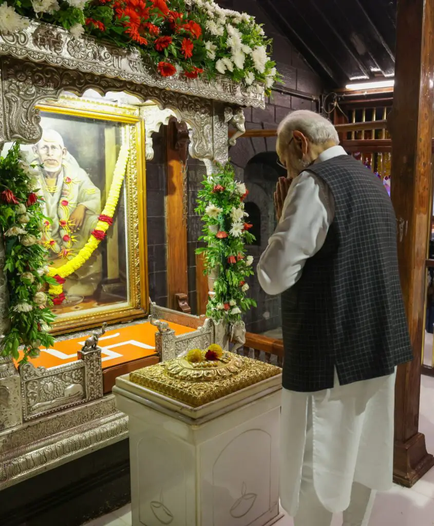 prime minister narendra modi ji ki Shirdi Sai Baba Mandir