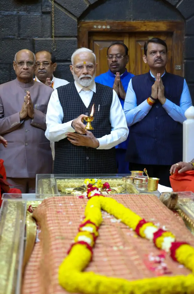 prime minister narendra modi ji ki Shirdi Sai Baba Mandir