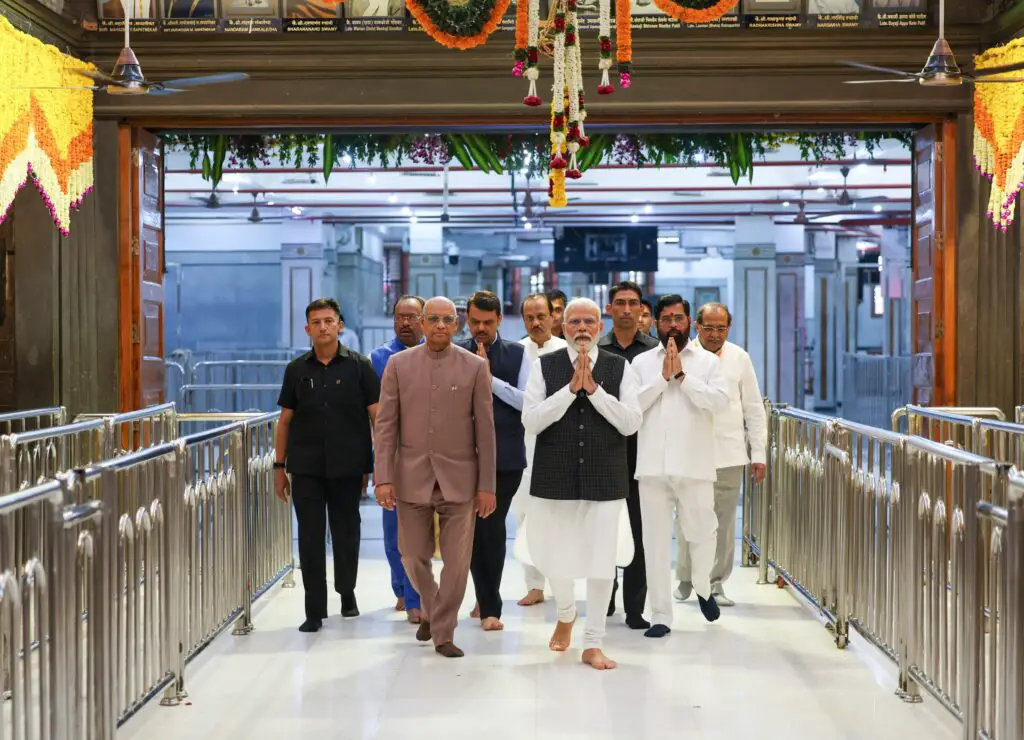 prime minister narendra modi ji ki Shirdi Sai Baba Mandir